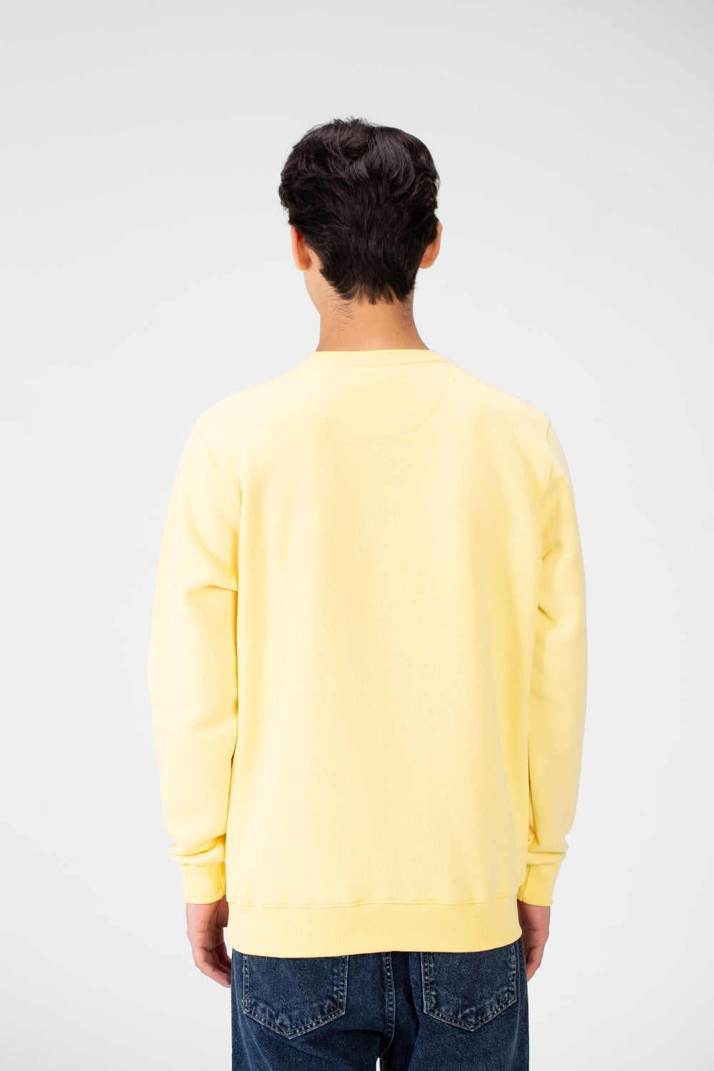 سويت شيرت رجالي برقبة مستديرة وطبعة أمامية