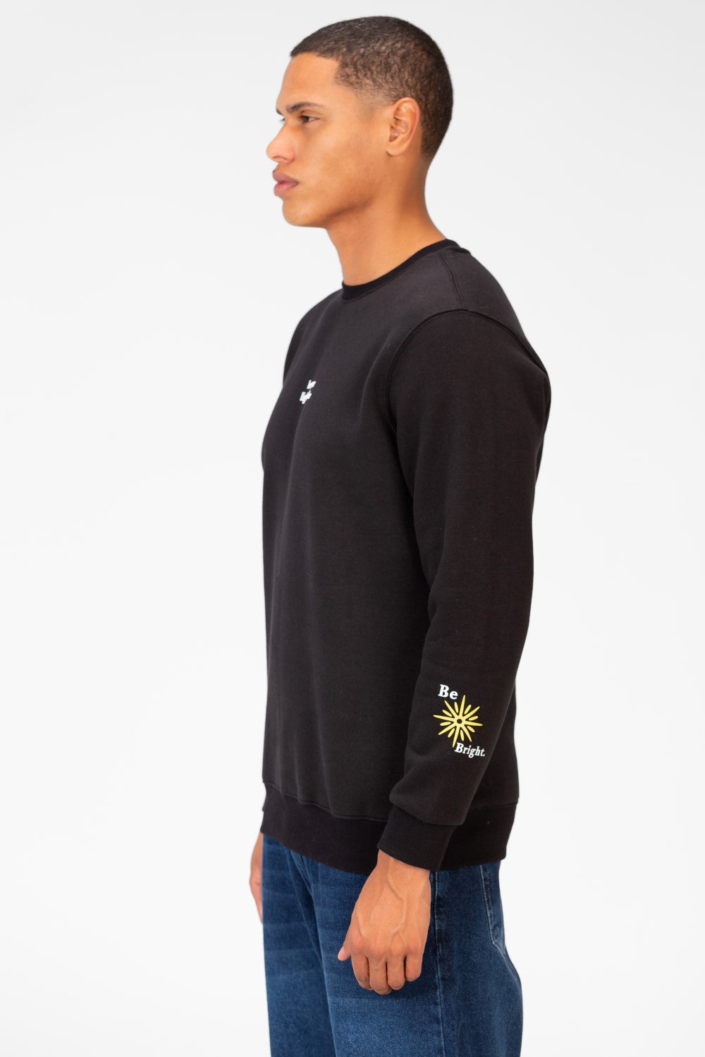 سويت شيرت رجالي برقبة دائرية مع طباعة نصية