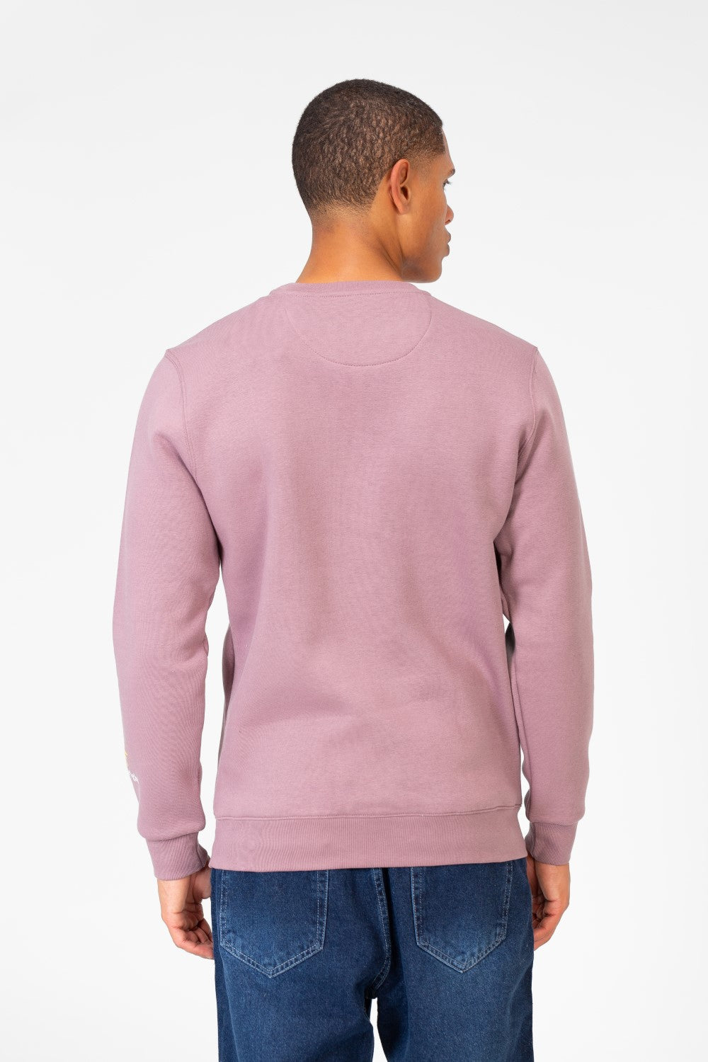 سويت شيرت رجالي برقبة دائرية مع طباعة نصية