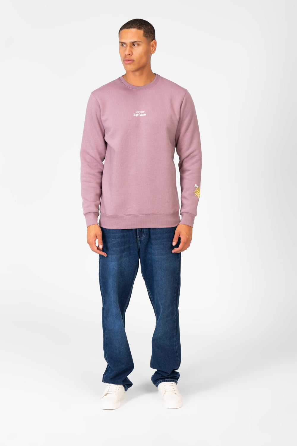 سويت شيرت رجالي برقبة دائرية مع طباعة نصية