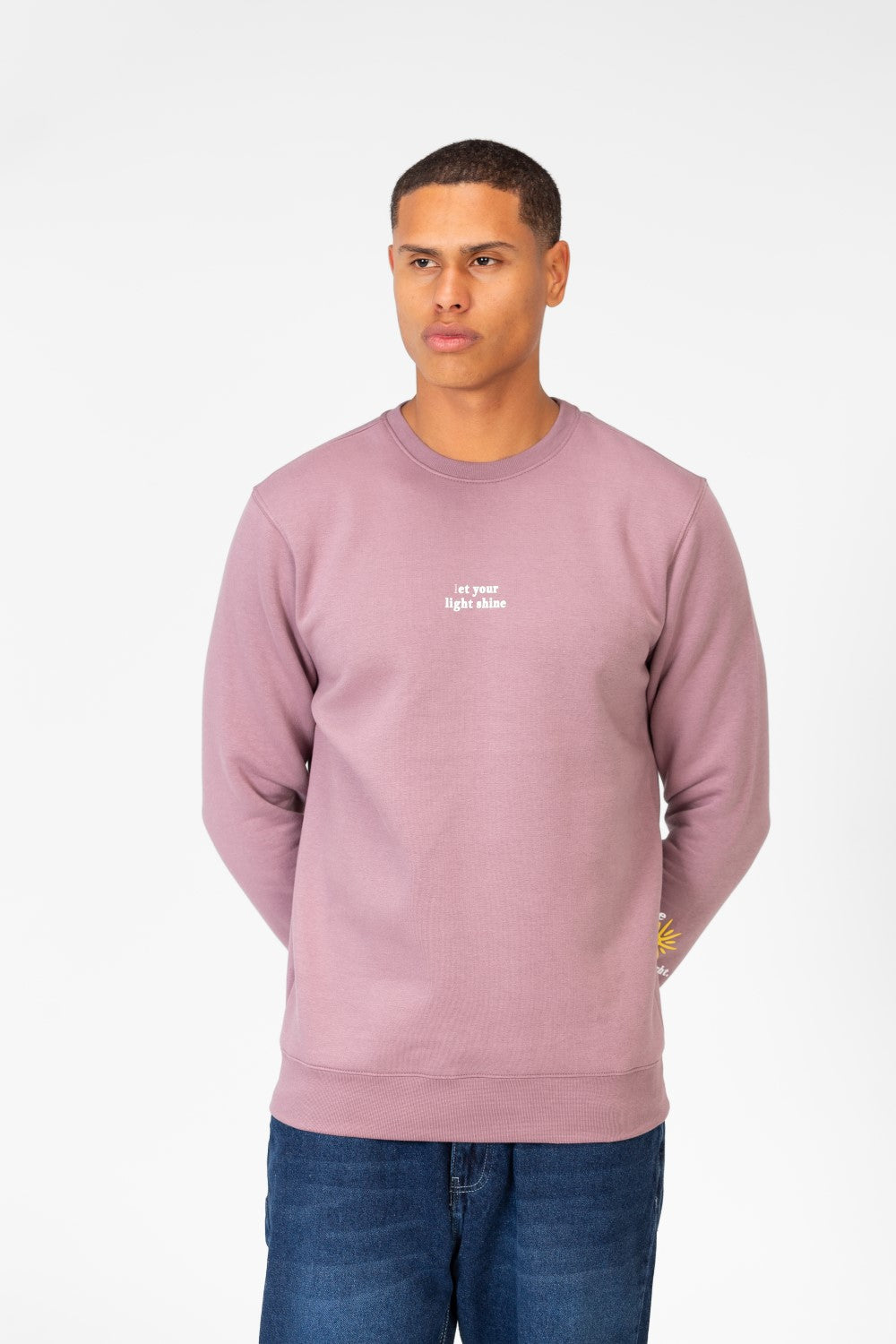 سويت شيرت رجالي برقبة دائرية مع طباعة نصية