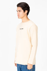 سويت شيرت رجالي بطبعة نصية ورقبة دائرية