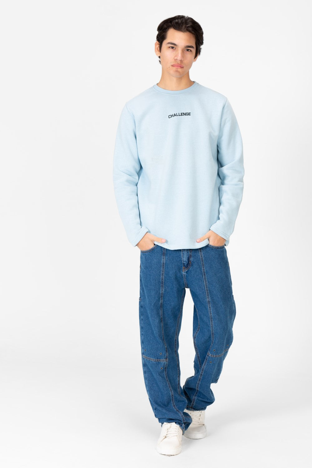 سويت شيرت رجالي بطبعة نصية ورقبة دائرية