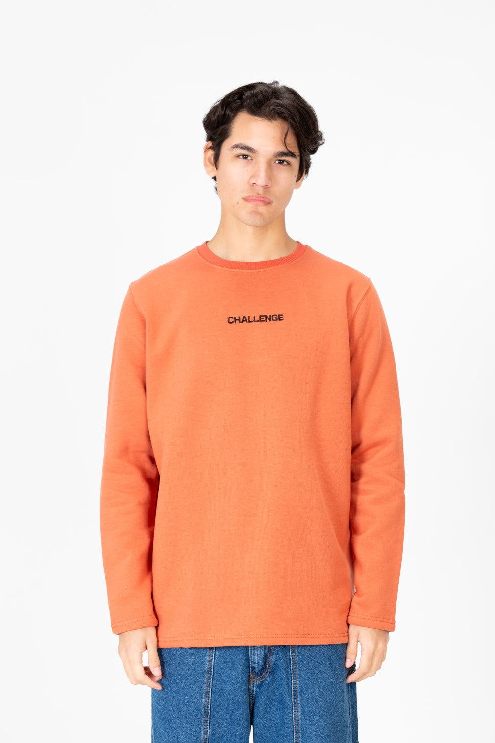 سويت شيرت رجالي بطبعة نصية ورقبة دائرية