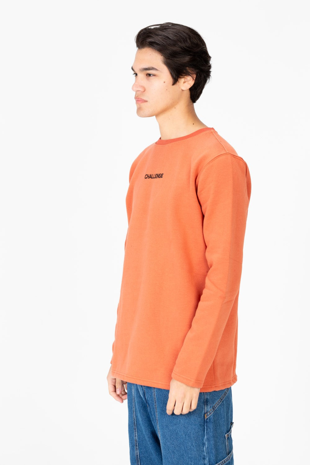 سويت شيرت رجالي بطبعة نصية ورقبة دائرية