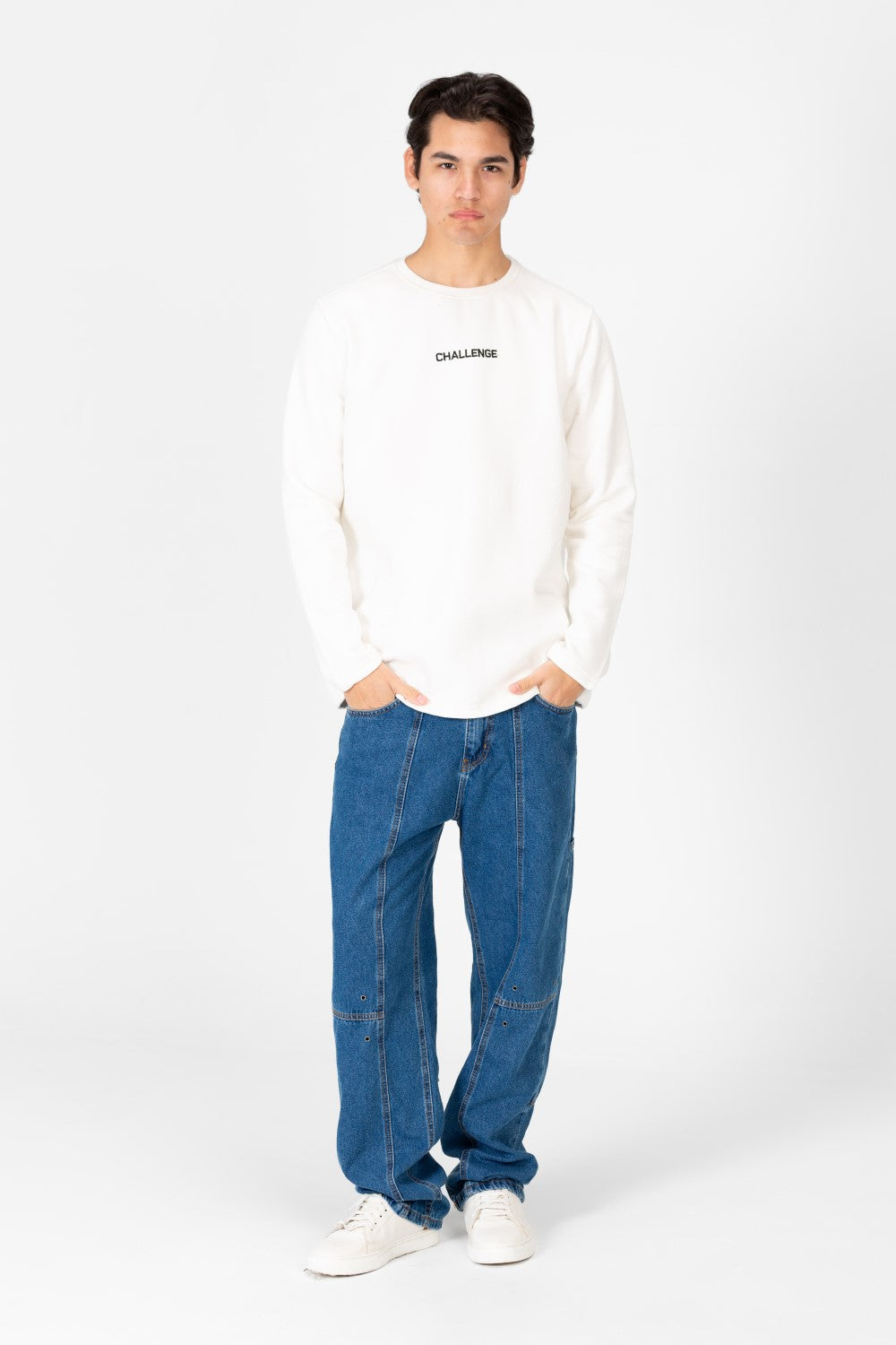 سويت شيرت رجالي بطبعة نصية ورقبة دائرية