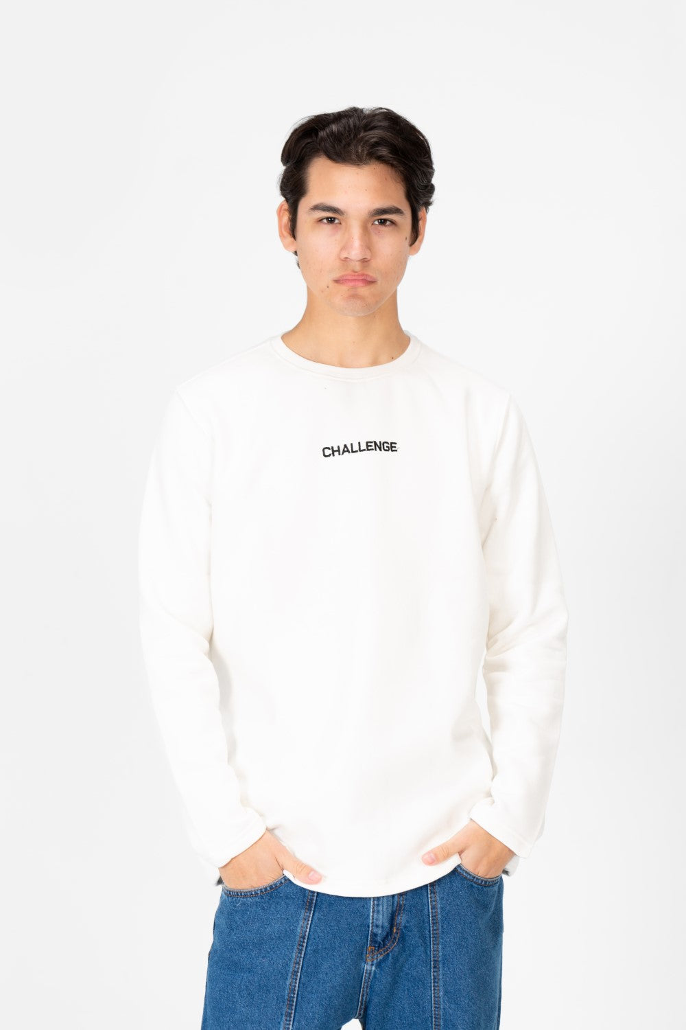 سويت شيرت رجالي بطبعة نصية ورقبة دائرية