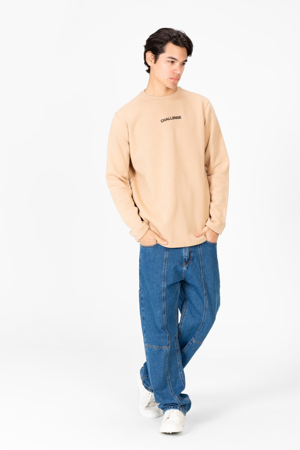 سويت شيرت رجالي بطبعة نصية ورقبة دائرية