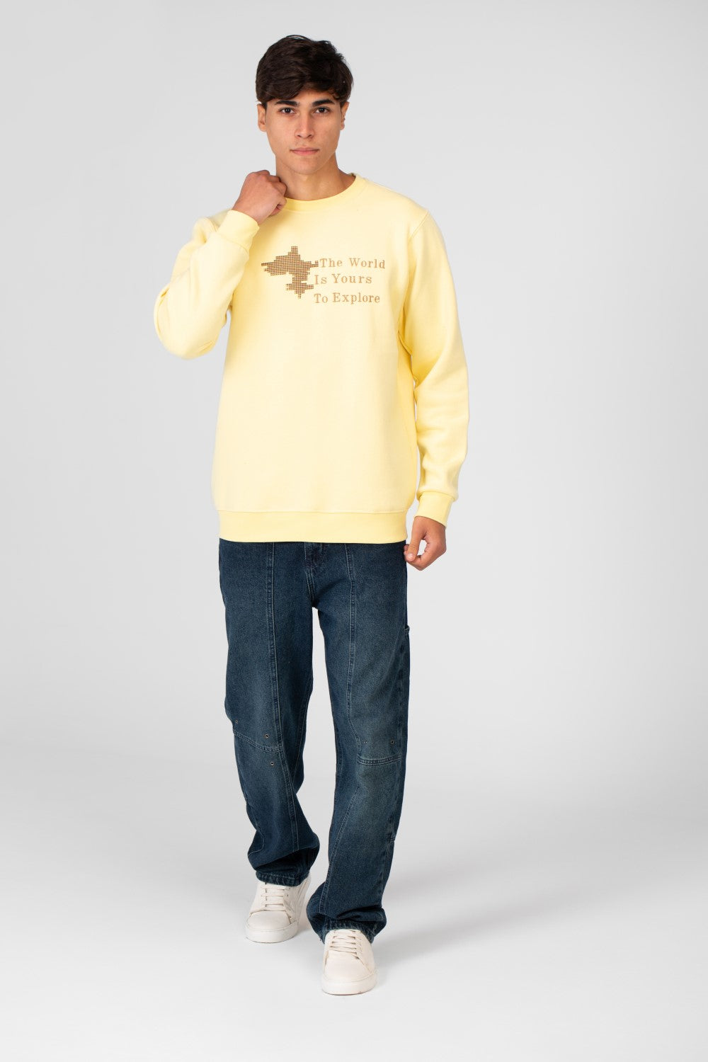 سويت شيرت رجالي بطبعة جرافيكية ورقبة دائرية