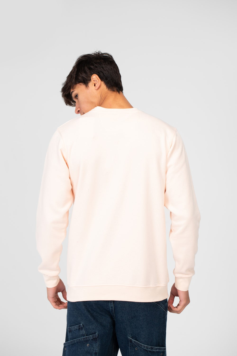 سويت شيرت رجالي برقبة دائرية وطبعة نص أمامية