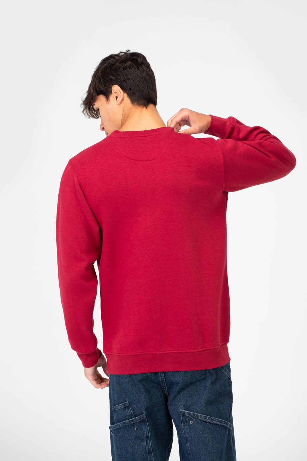 سويت شيرت رجالي برقبة دائرية وطبعة نص أمامية