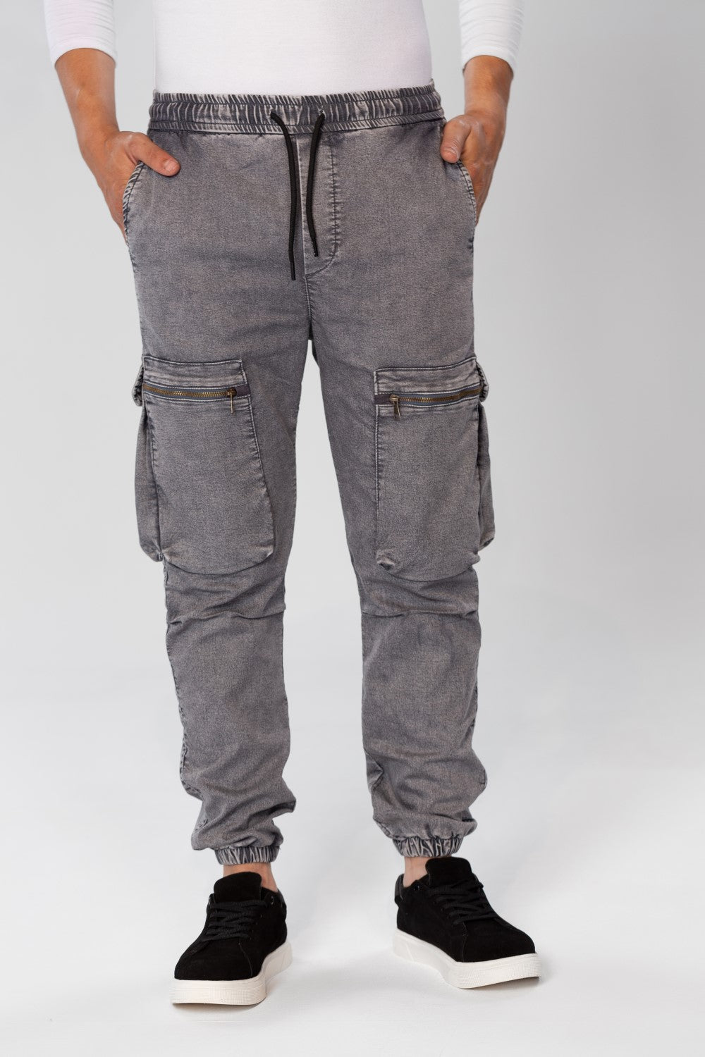 بنطلون جينز شيروال رجالي بقصّة Slim Fit مع جيوب أمامية بسحاب