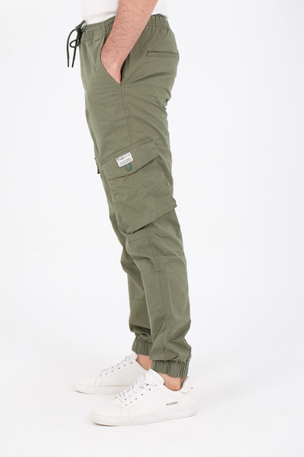 Mens Gabardine Pants With Elastic Waistband And Modern Side Pockets