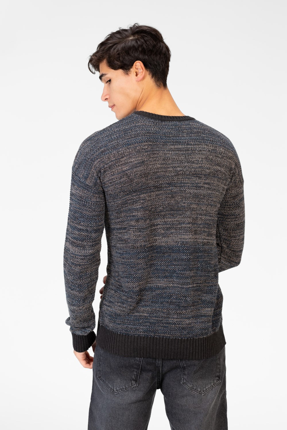 Men's Slim Fit Pullover With Round Neck
