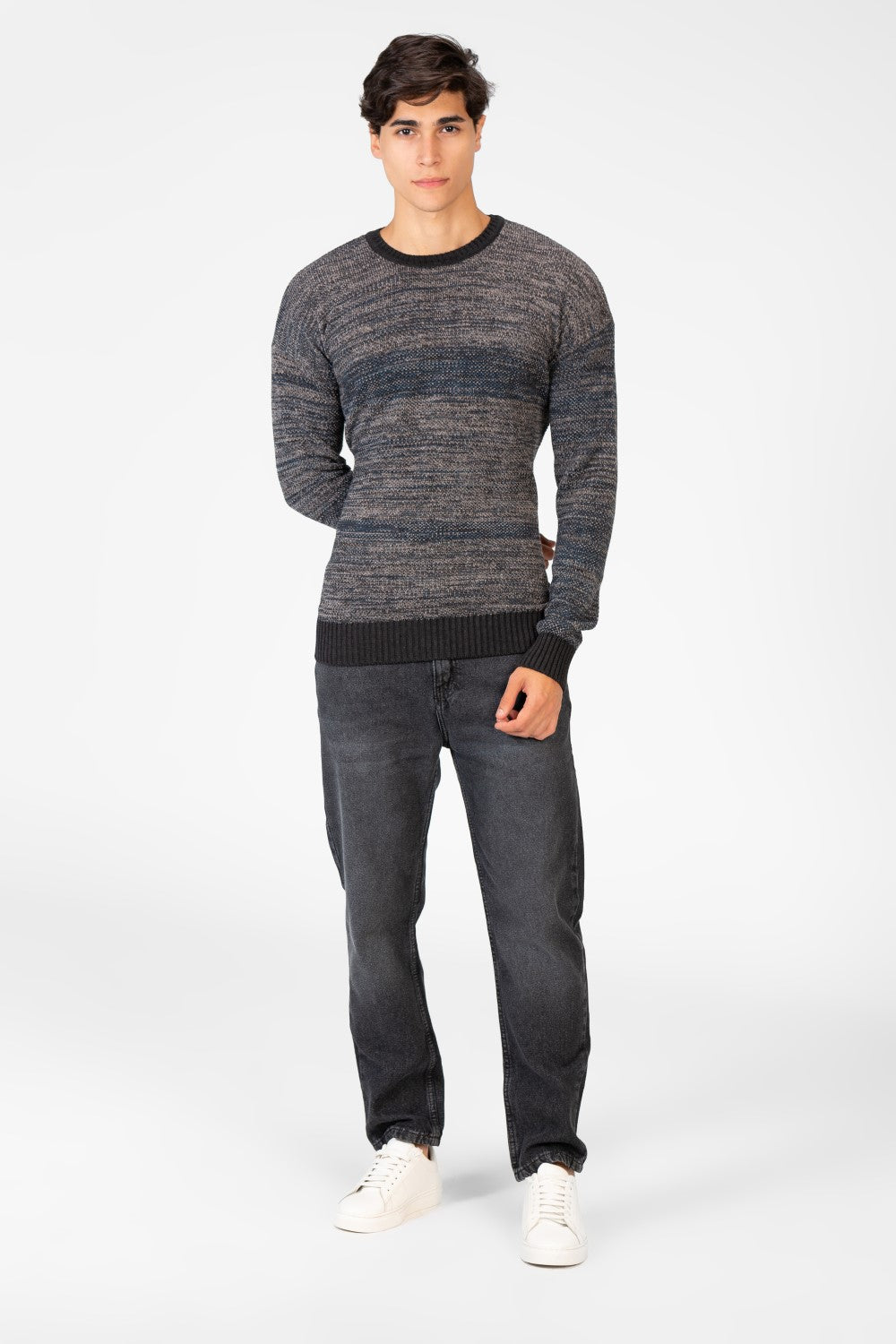 Men's Slim Fit Pullover With Round Neck