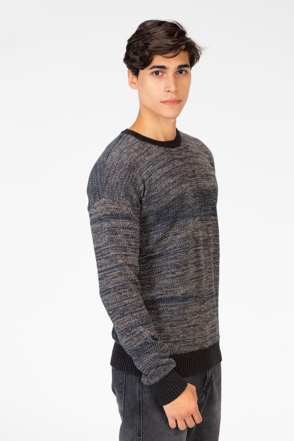 Men's Slim Fit Pullover With Round Neck