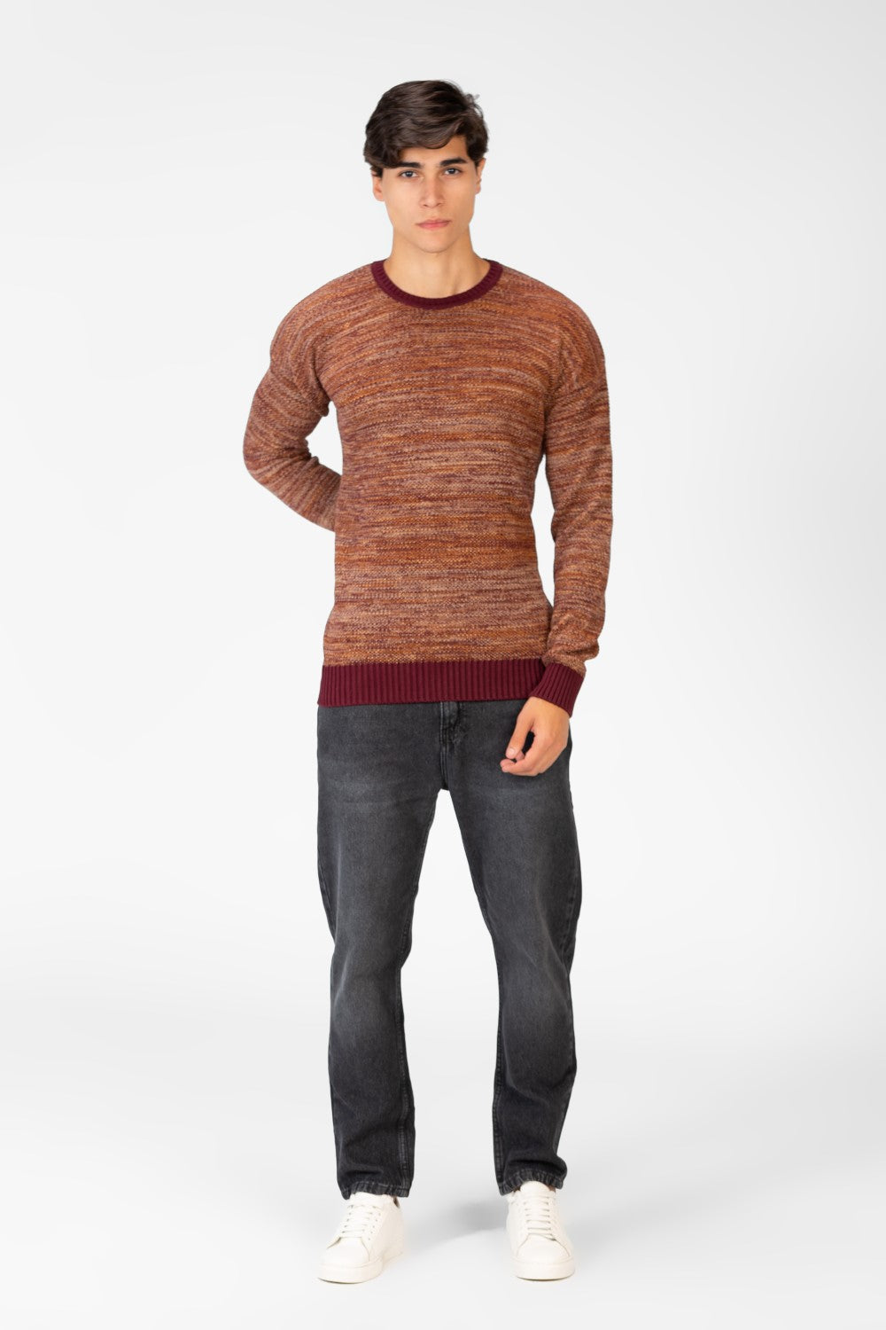 Men's Slim Fit Pullover With Round Neck