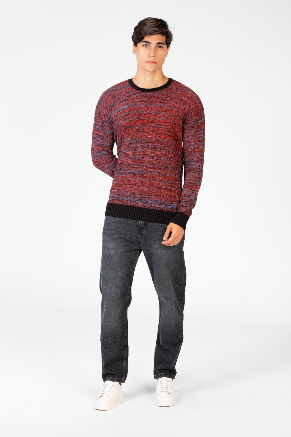 Men's Slim Fit Pullover With Round Neck