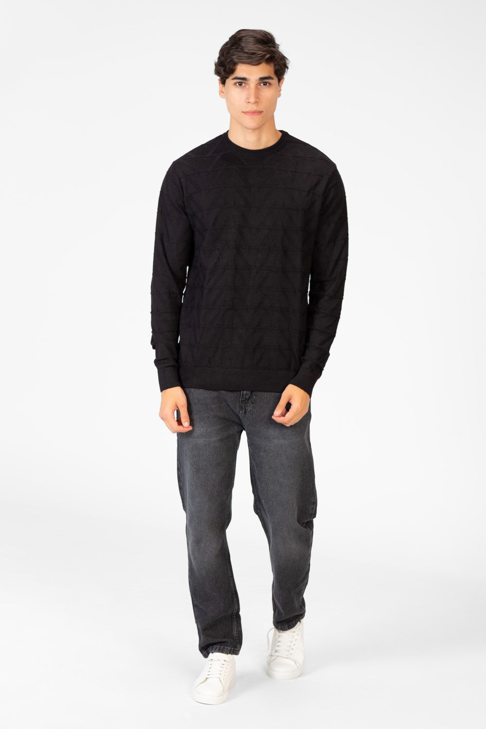 Men's Round Neck Pullover With Long Sleeves