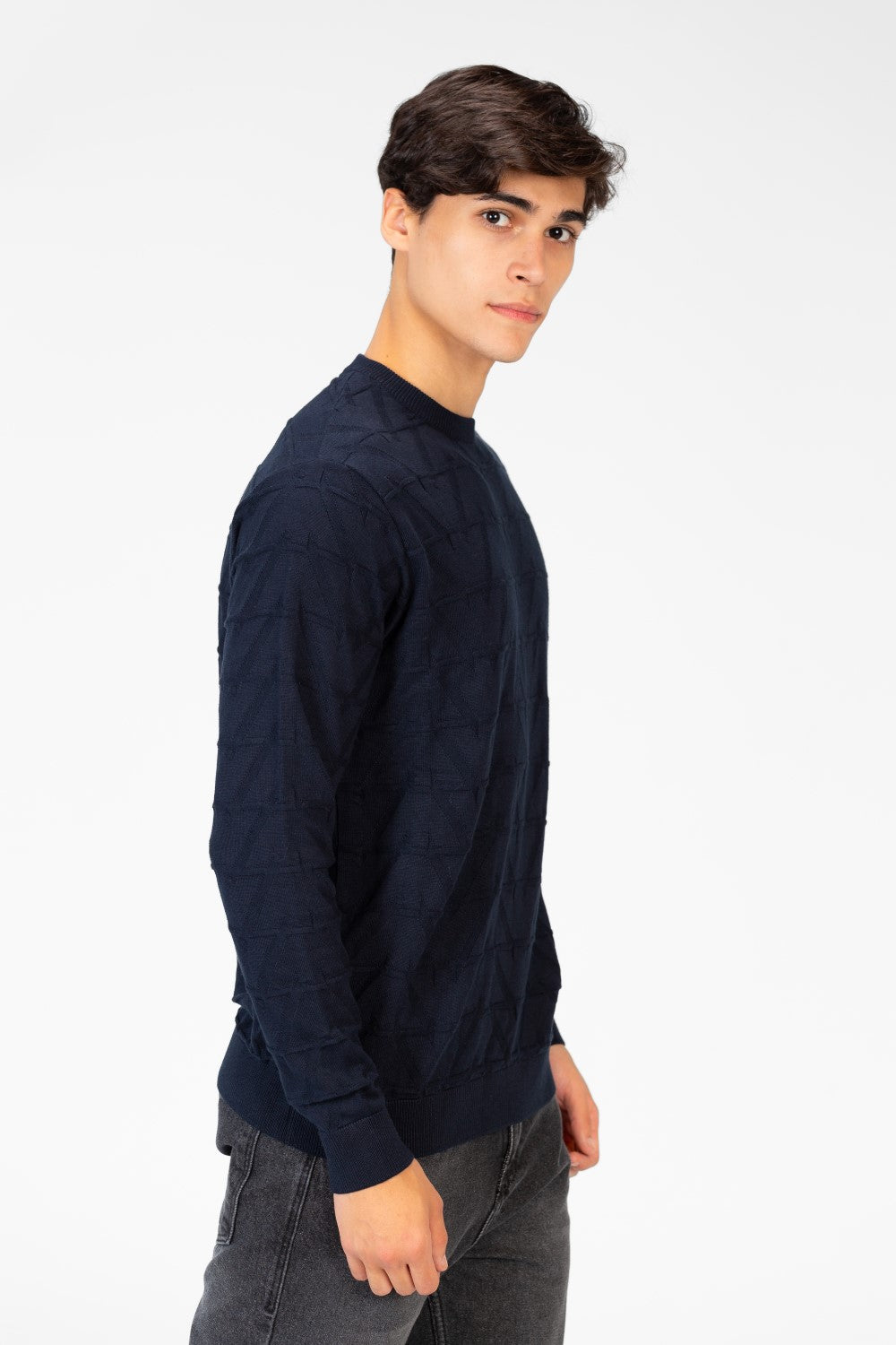 Men's Round Neck Pullover With Long Sleeves