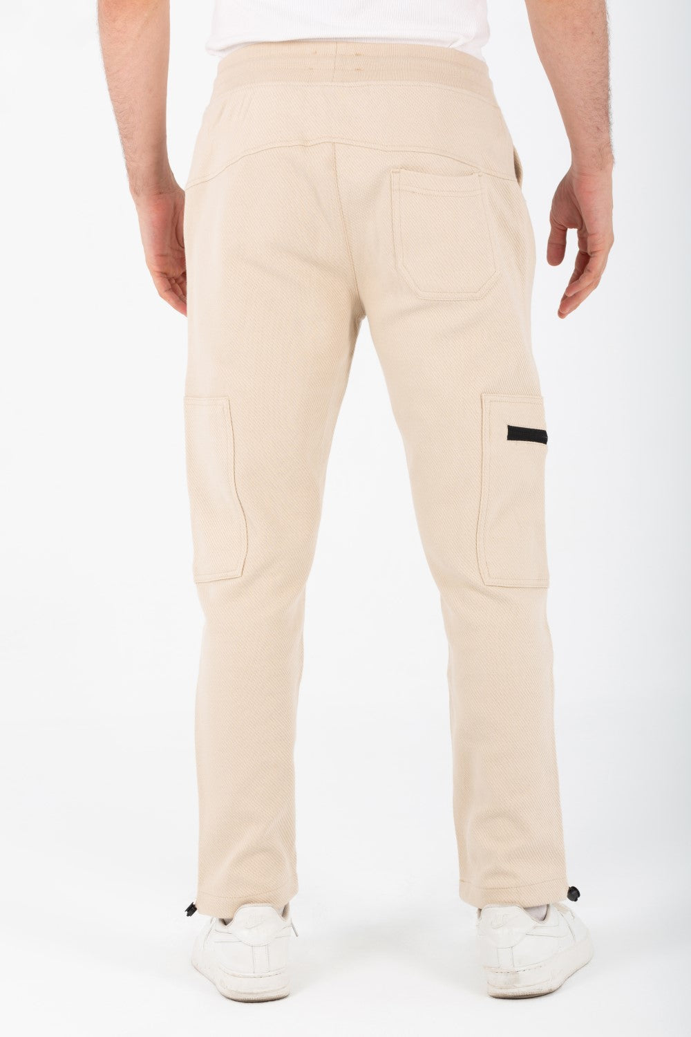 بنطلون رياضي رجالي بجيوب جانبية عصرية مصنوع من قطن ميلتون