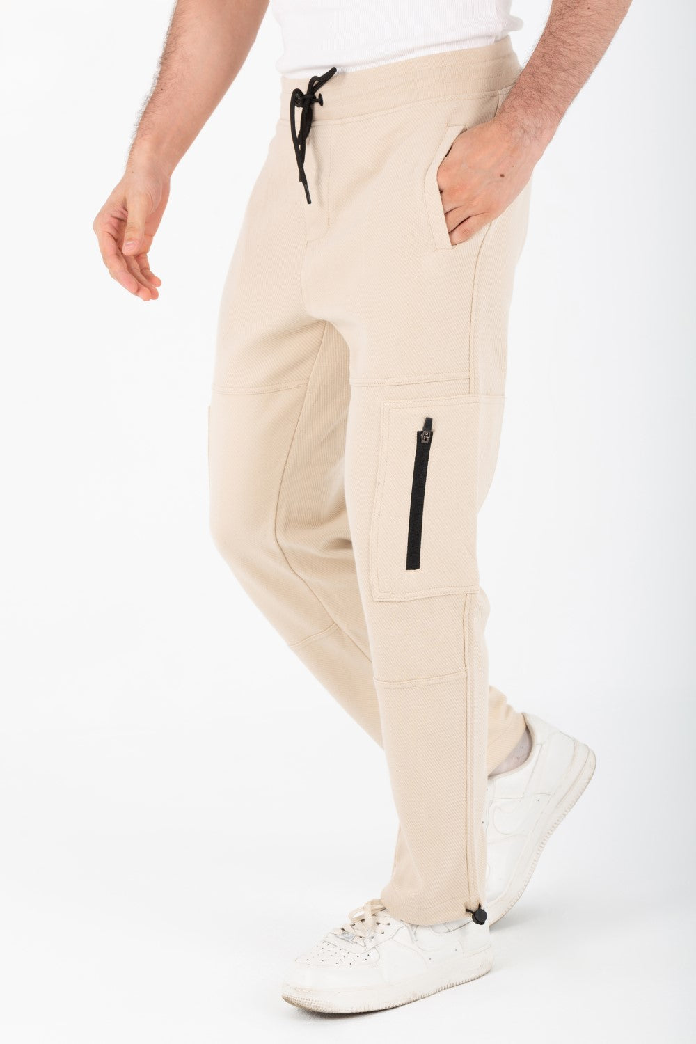 بنطلون رياضي رجالي بجيوب جانبية عصرية مصنوع من قطن ميلتون