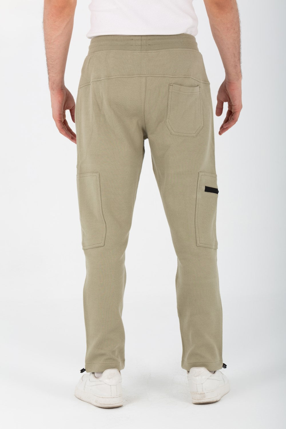بنطلون رياضي رجالي بجيوب جانبية عصرية مصنوع من قطن ميلتون