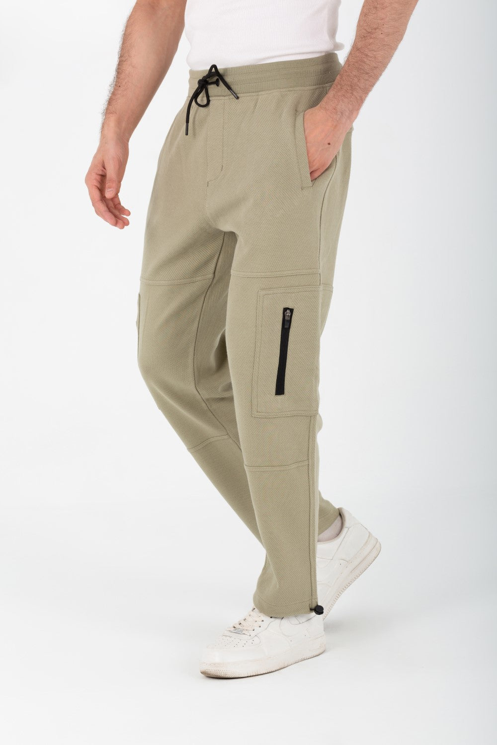 بنطلون رياضي رجالي بجيوب جانبية عصرية مصنوع من قطن ميلتون