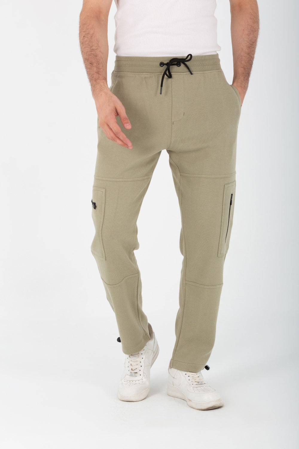 بنطلون رياضي رجالي بجيوب جانبية عصرية مصنوع من قطن ميلتون
