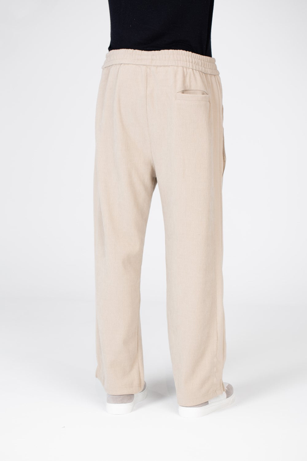 بنطال رياضي رجالي مخملي بحزام خصر مطاطي وقصة عصرية وجيب خلفي