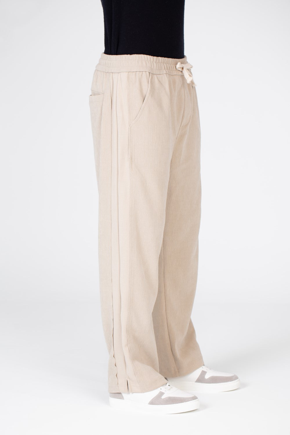 بنطال رياضي رجالي مخملي بحزام خصر مطاطي وقصة عصرية وجيب خلفي