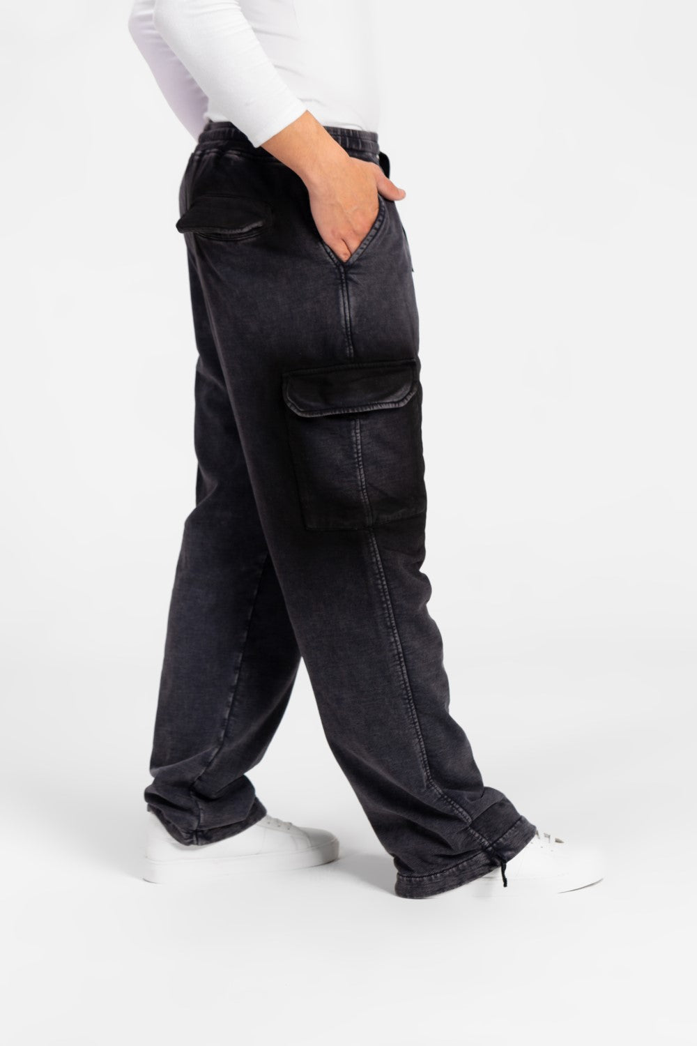 بنطال رياضي رجالي واسع الساق بحزام خصر مطاطي وجيوب جانبية