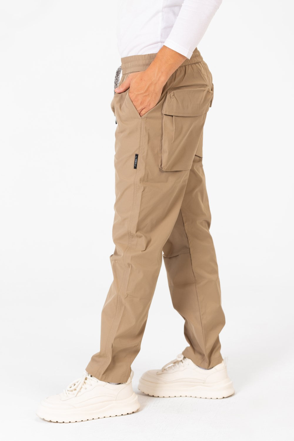 Men's Oversized Sweatpants With A Drawstring At The Middle And Modern Pockets