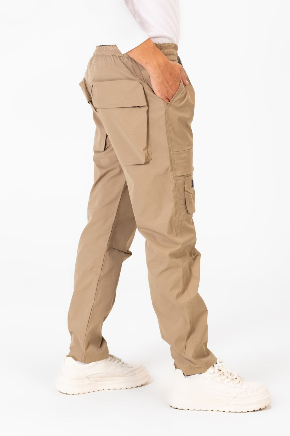 Men's Oversized Sweatpants With A Drawstring At The Middle And Modern Pockets