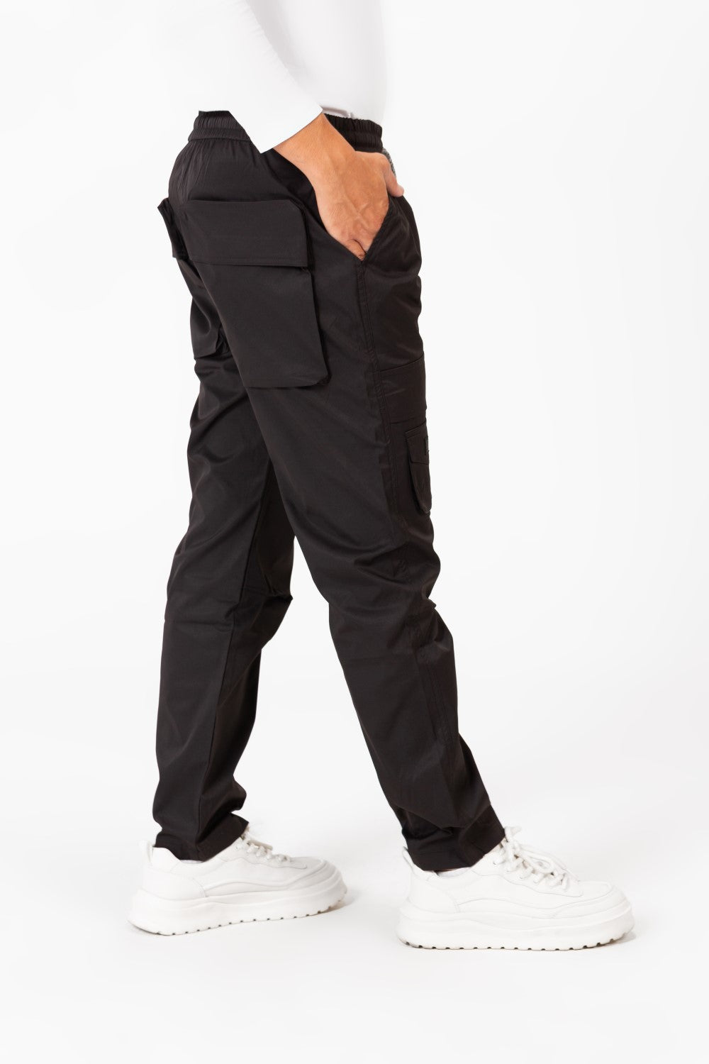 Men's Oversized Sweatpants With A Drawstring At The Middle And Modern Pockets