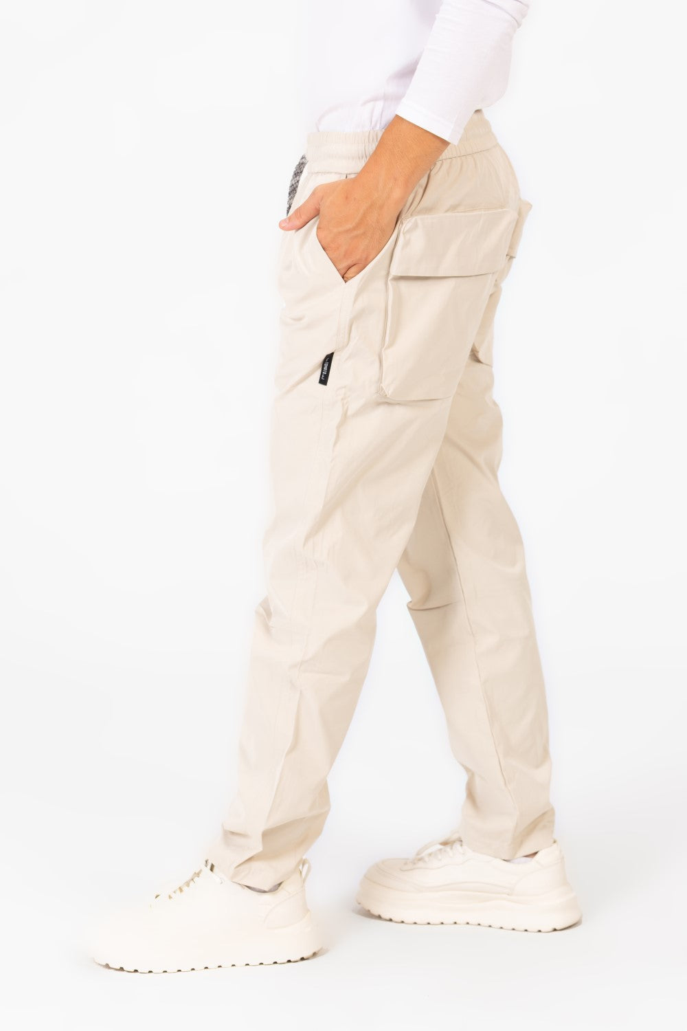 Men's Oversized Sweatpants With A Drawstring At The Middle And Modern Pockets