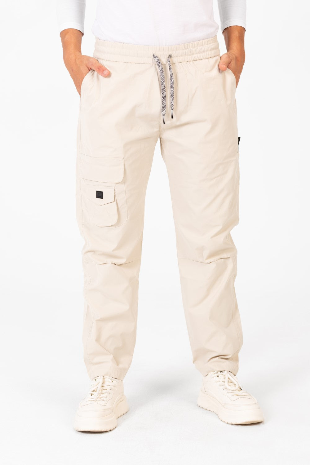 Men's Oversized Sweatpants With A Drawstring At The Middle And Modern Pockets