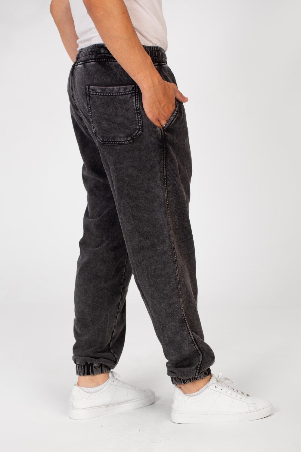 Men's Tomato Oversized Sweatpants With Modern Cut And Pockets