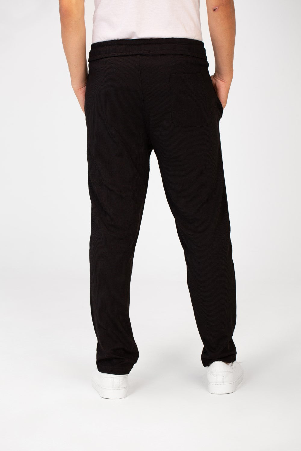 بنطال رياضي رجالي واسع الساق من Tomato مع حزام خصر مطاطي وثلاثة جيوب