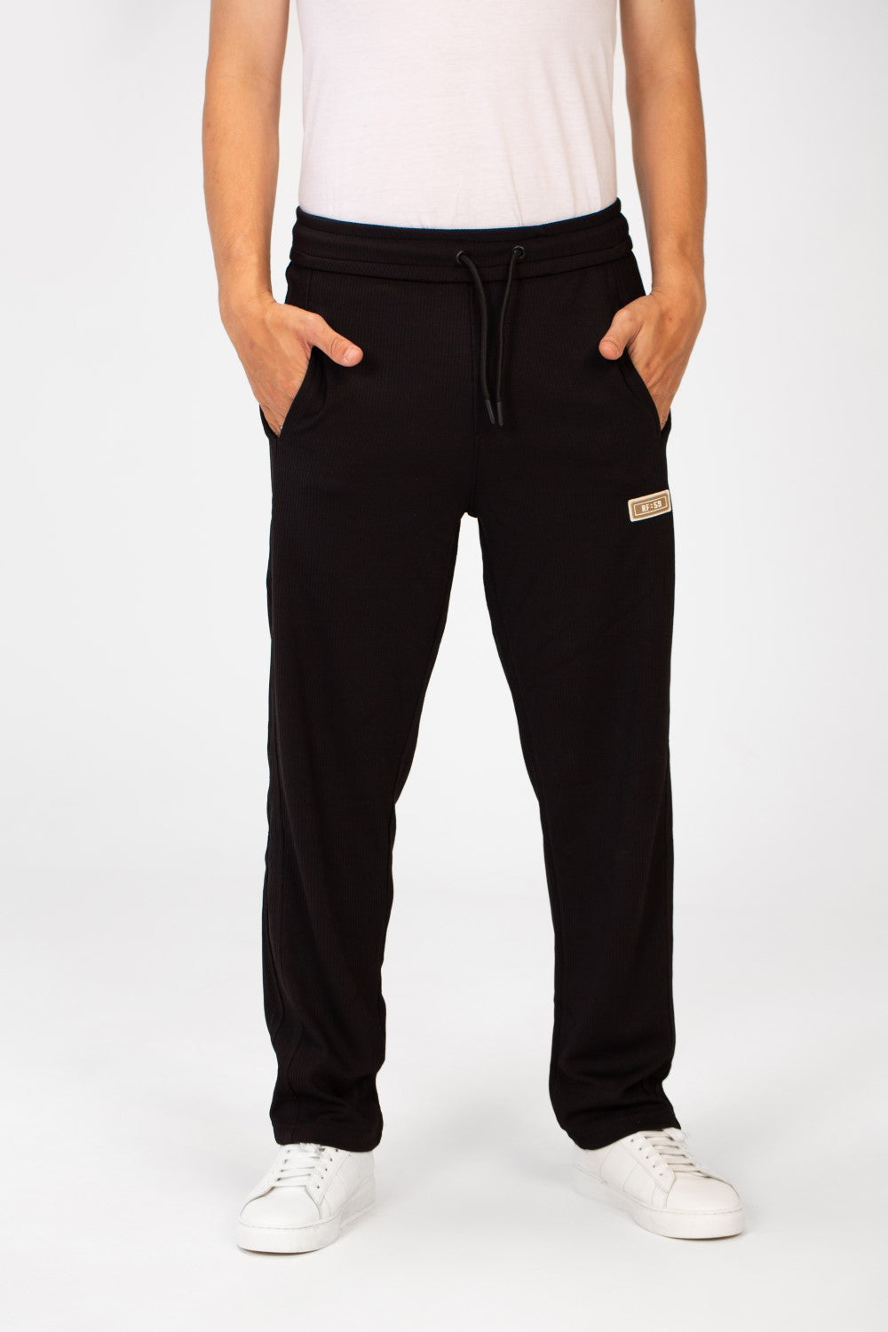 بنطال رياضي رجالي واسع الساق من Tomato مع حزام خصر مطاطي وثلاثة جيوب