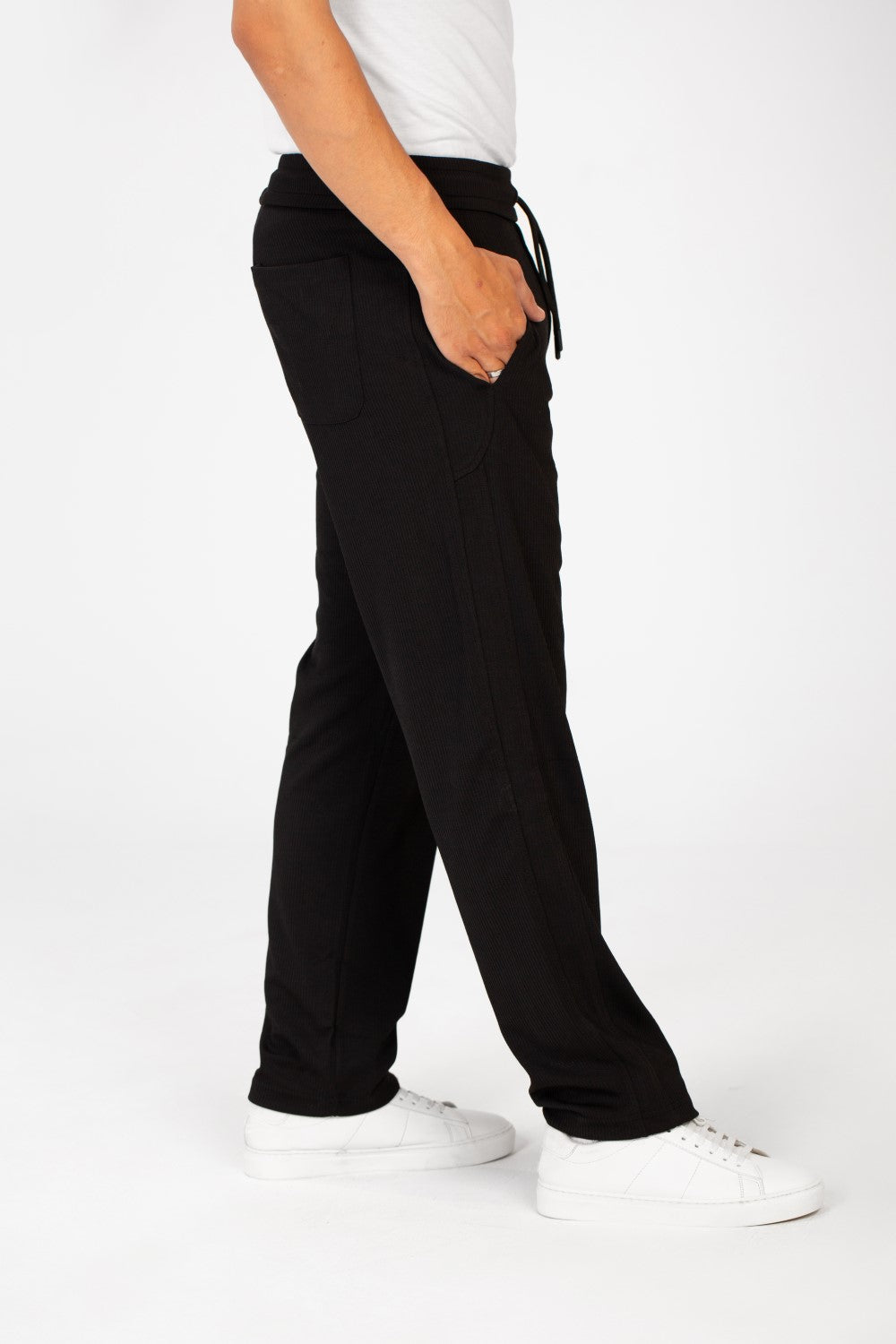 بنطال رياضي رجالي واسع الساق من Tomato مع حزام خصر مطاطي وثلاثة جيوب