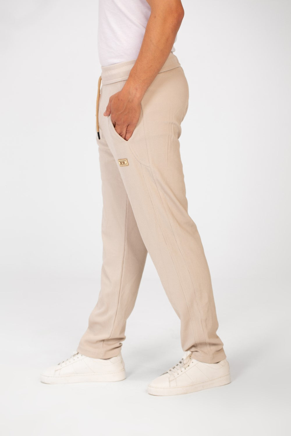 بنطال رياضي رجالي واسع الساق من Tomato مع حزام خصر مطاطي وثلاثة جيوب