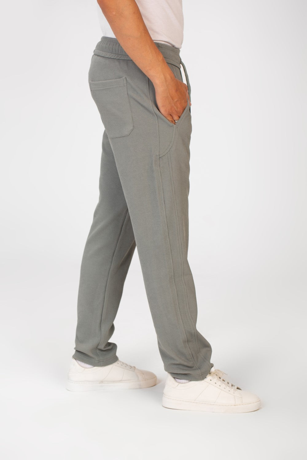 بنطال رياضي رجالي واسع الساق من Tomato مع حزام خصر مطاطي وثلاثة جيوب