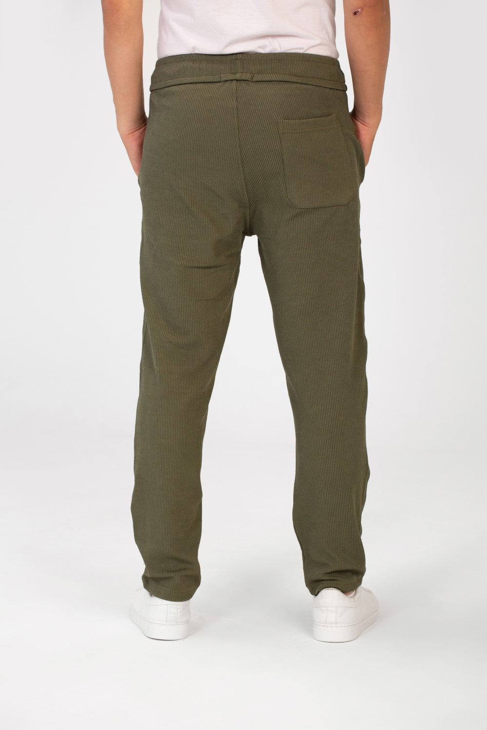 بنطال رياضي رجالي واسع الساق من Tomato مع حزام خصر مطاطي وثلاثة جيوب