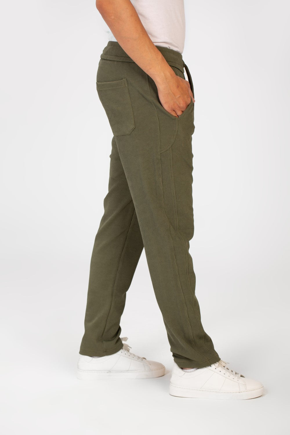 بنطال رياضي رجالي واسع الساق من Tomato مع حزام خصر مطاطي وثلاثة جيوب