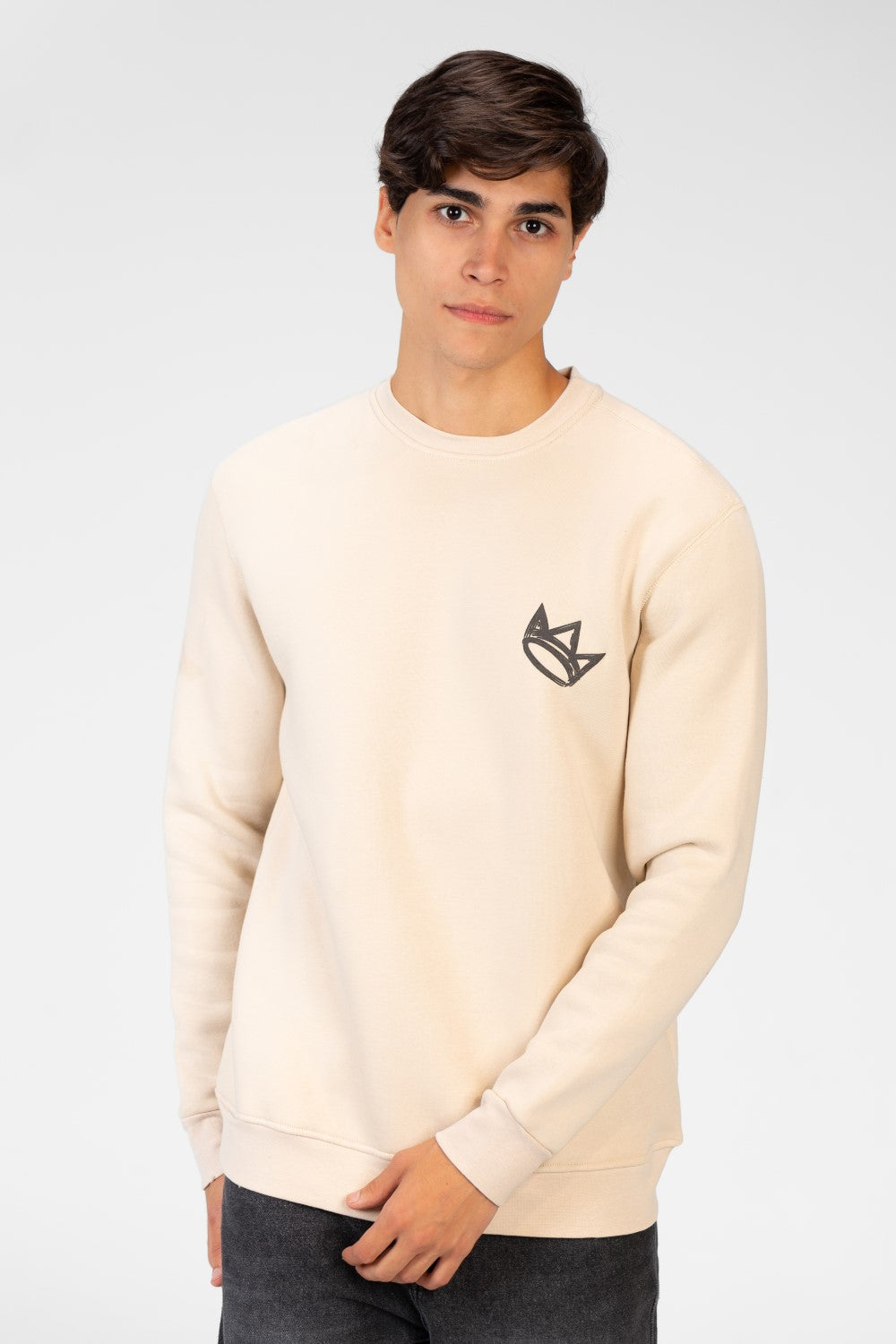 سويت شيرت رجالي برقبة دائرية مع طباعة تاج على الجهة الأمامية