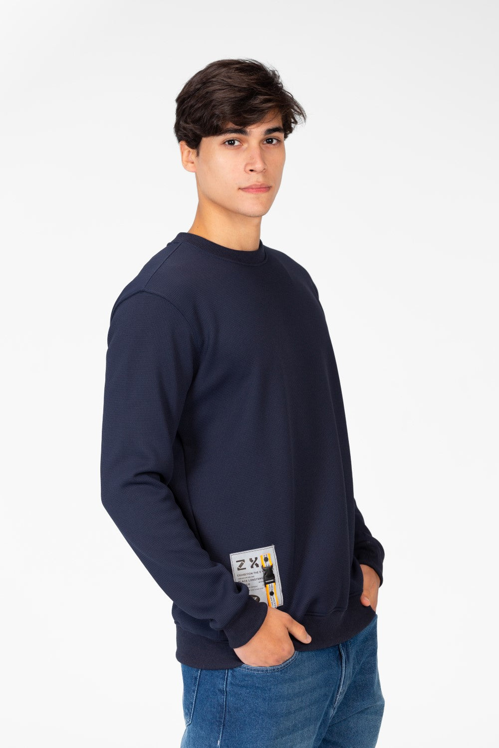 سويت شيرت رجالي برقبة دائرية بألوان أساسية