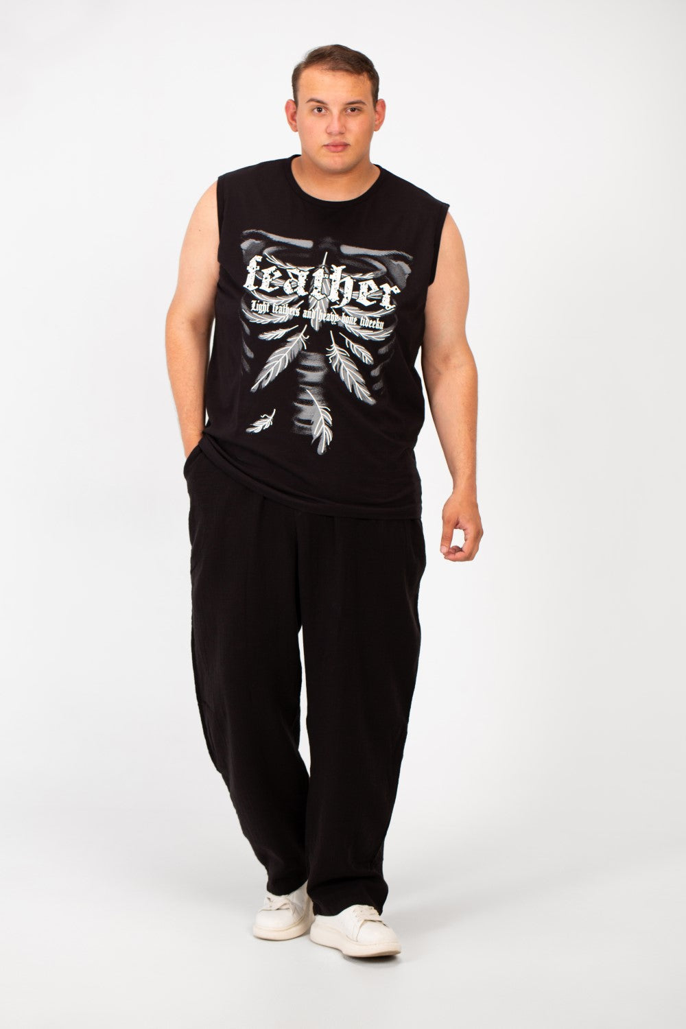 تي شيرت رجالي كبير الحجم بدون أكمام بطبعة أمامية ورقبة دائرية