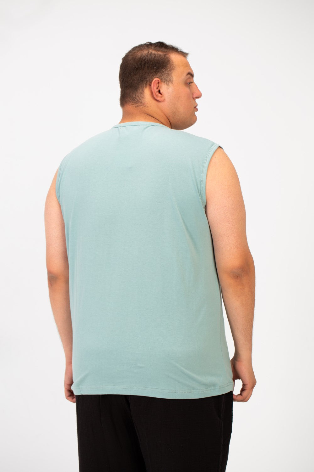 تي شيرت رجالي كبير الحجم بدون أكمام بطبعة أمامية ورقبة دائرية