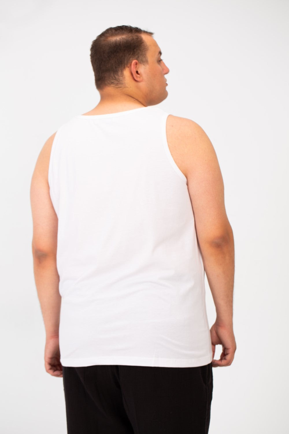 تي شيرت رجالي صيفي كبير الحجم بطبعة أمامية وقطعة عصرية